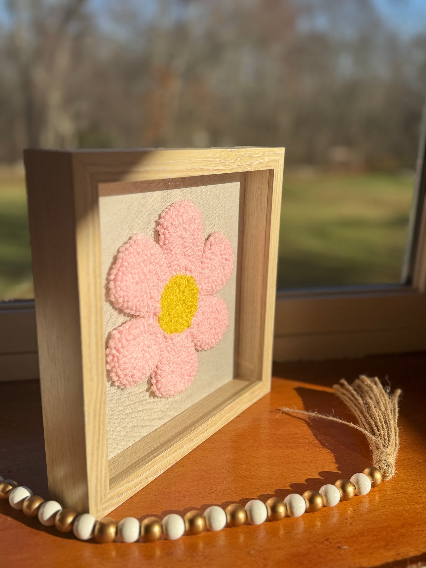 Pink Daisy Punch Needle Wall Art – Handmade Textured Flower Frame Decor