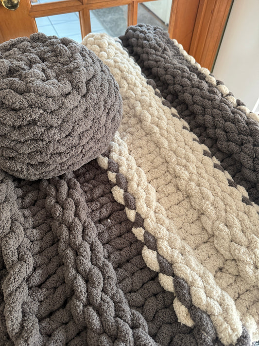 Cozy Set – Chunky Knit Blanket + Pillow (Gray & Off White)