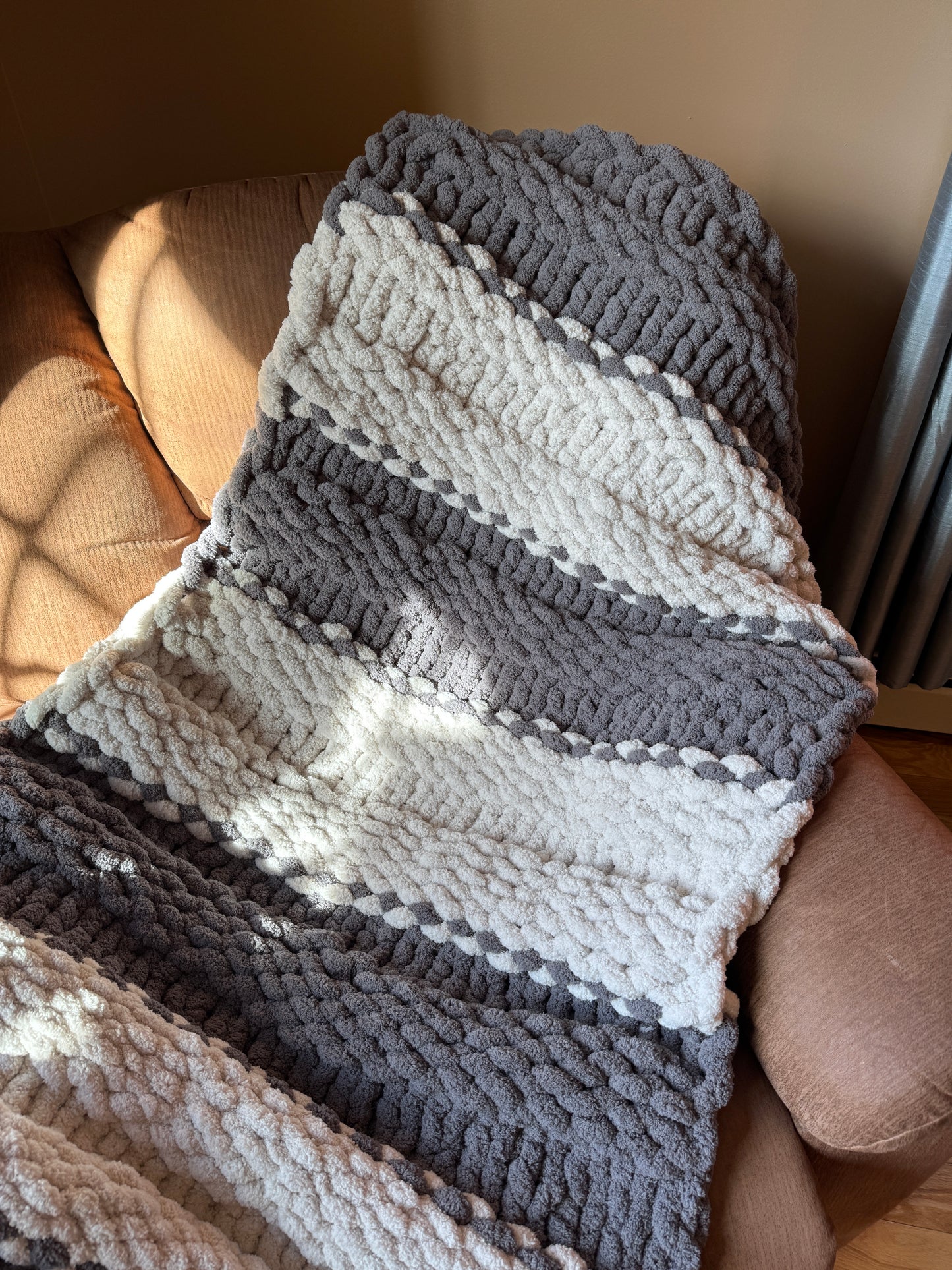 Cozy Set – Chunky Knit Blanket + Pillow (Gray & Off White)