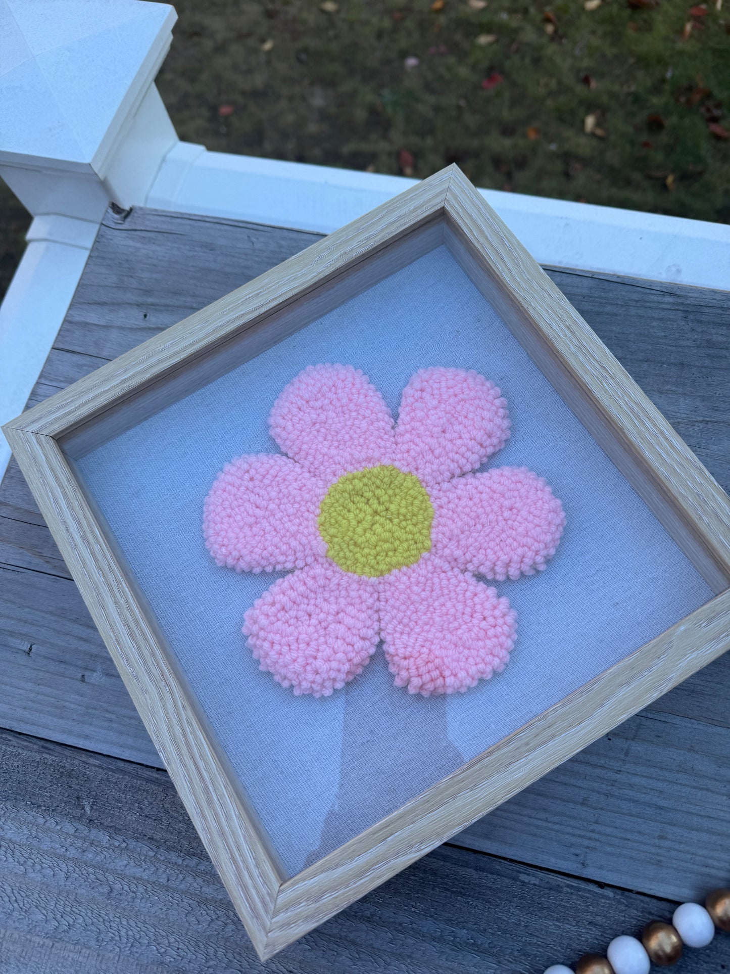 Pink Daisy Punch Needle Wall Art – Handmade Textured Flower Frame Decor